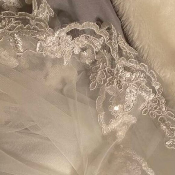 WEDDING Sequin Petal Shape Wedding Bridal Veil With Metal Comb IVORY - Picture 10 of 10